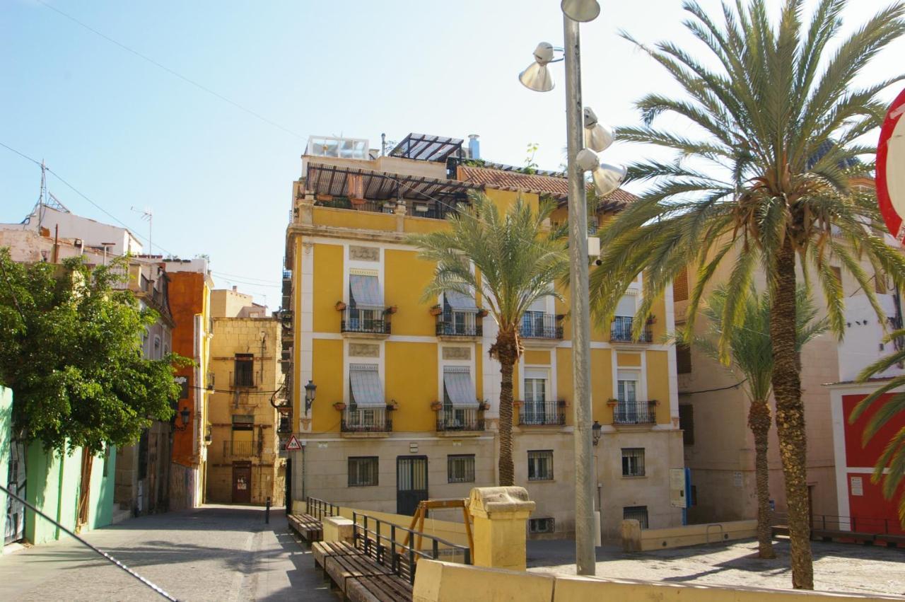 Edificio Amarillo En El Barrio Apartment Alicante Luaran gambar