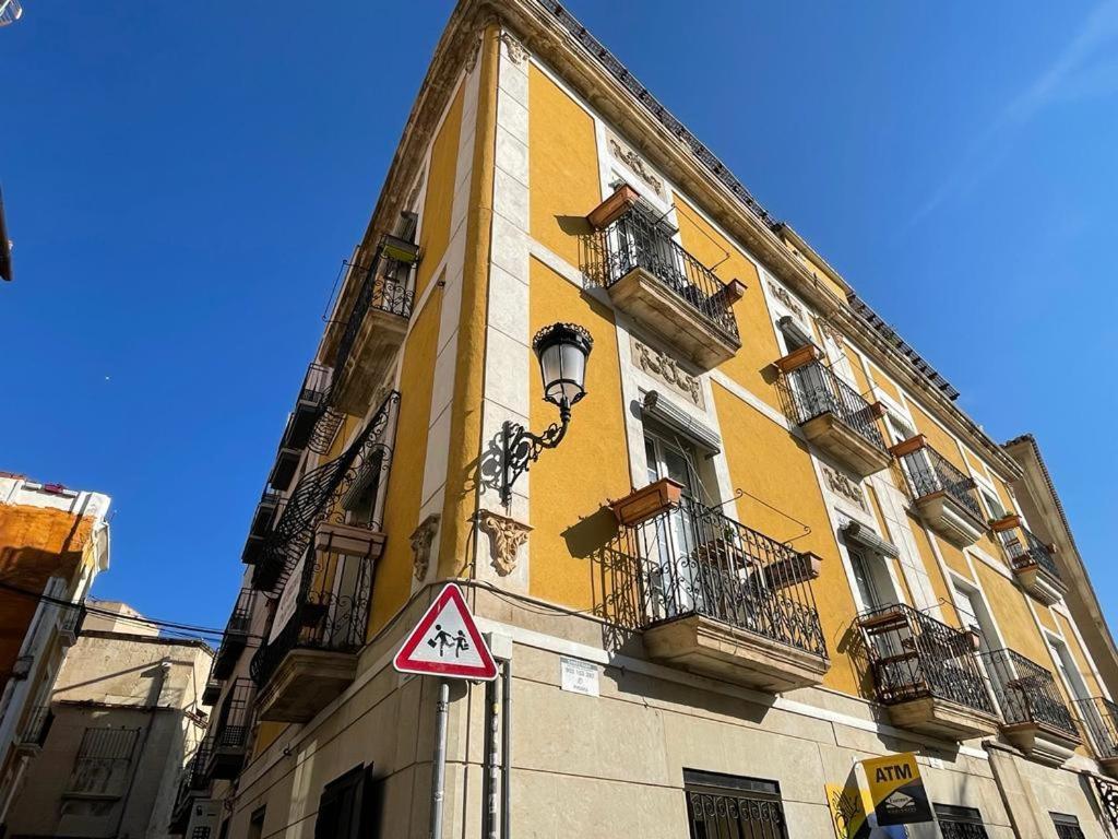 Edificio Amarillo En El Barrio Apartment Alicante Luaran gambar