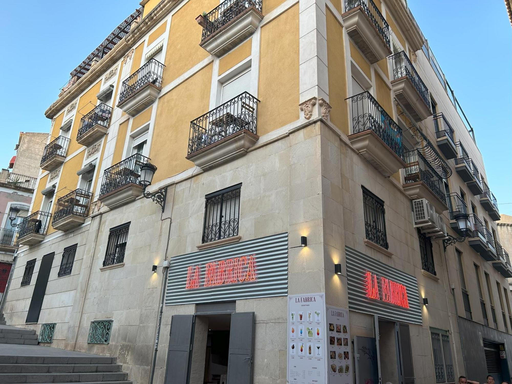 Edificio Amarillo En El Barrio Apartment Alicante Luaran gambar